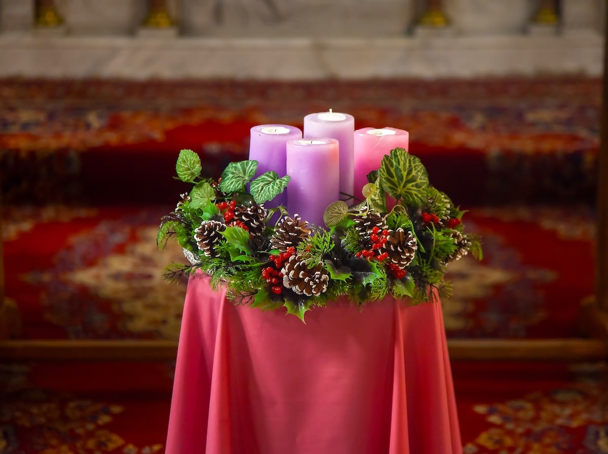 Advent wreath with four candles and greenery