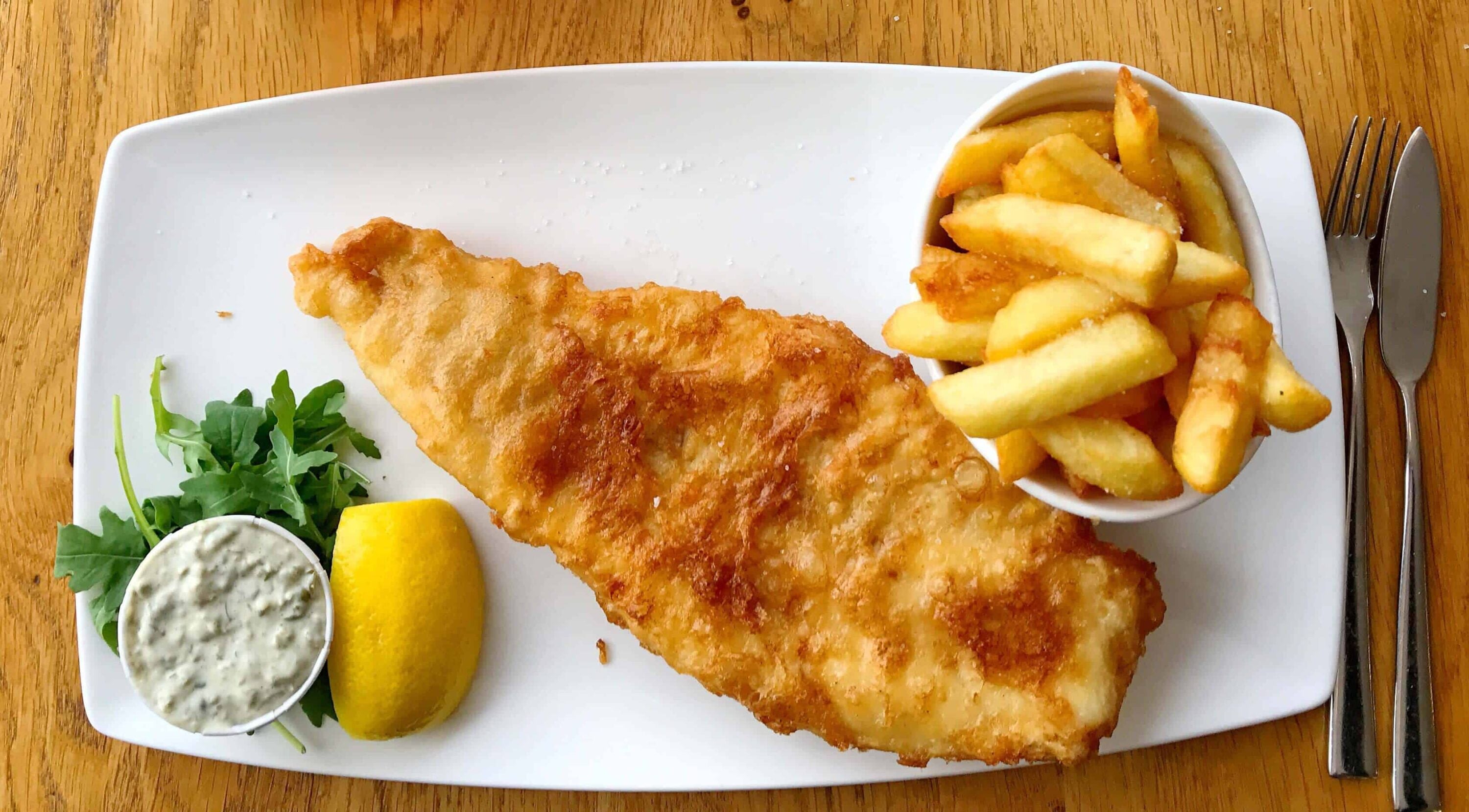 Battered fish and chips with tartar sauce