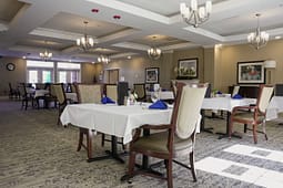 Elegant dining room with white tablecloths and chandeliers