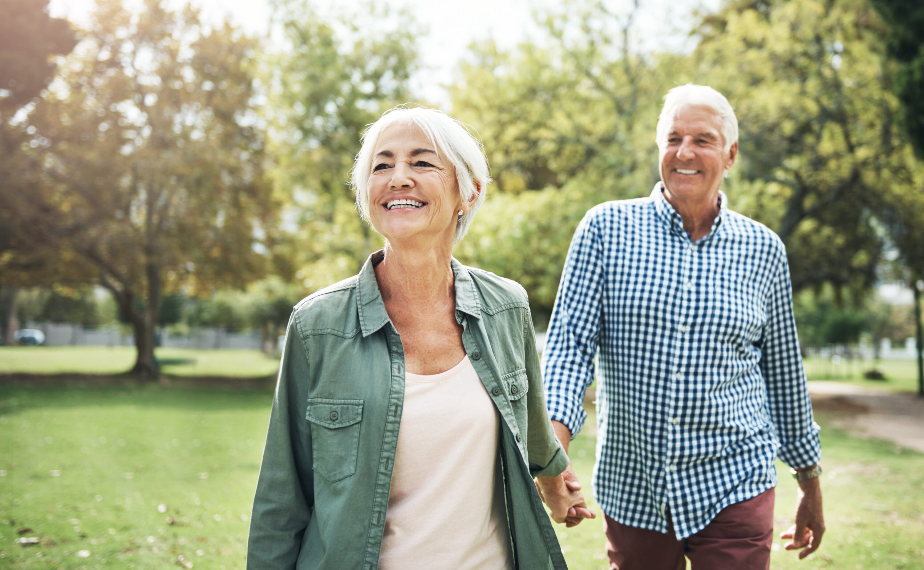 An elderly couple outdoors at Brightwater Senior Living